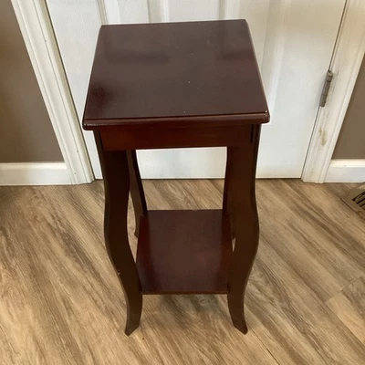 Mesa auxiliar vintage de caoba de 2 niveles con pedestal para plantas 24”H x 9,5” Taiwán Foto 1 de 4