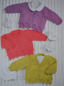 (82) Strickmuster - Baby Mädchen 4-lagig Rundhals/V-Ausschnitt Strickjacken Größen 16" - 26" - Bild 1 von 5