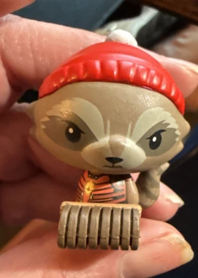 Figura Funko tamaño pinta héroes Marvel Holiday Series Rocket Raccoon suelta Foto 1 de 4