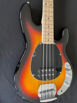 Bajo de 4 cuerdas estilo Sunburst MusicMan Harley Benton MB-4 SB DLX 2025 Foto 1 de 4