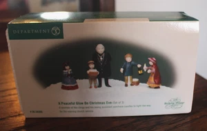 Department 56 Dickens Village A Peaceful Glow on Christmas Eve Priest 58300 - Bild 1 von 11