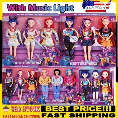 Muñeca Kpop Demon Hunters con guitarra rosa y traje de escenario Zoey EE. UU. Foto 1 de 4