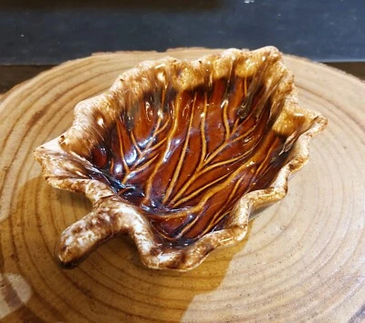 Vintage Hull USA Pottery Brown & Cream Leaf Oven Proof Ceramic Dish 7 1/2" - Image 1 of 4