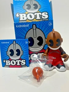 KIDROBOT 'BOTS KIDBALLER BASKETBALL ROT MJ 2011 DESIGNER KUNST SPIELZEUG - Bild 1 von 2