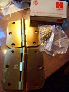 One Pair (2) Hager Door Hinges 3.5 x 3.5" Bright Brass NEW in Box RC1842 REVP - Foto 1 di 2