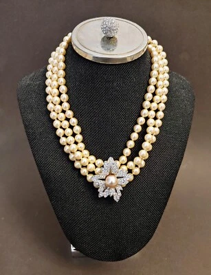 COLLAR POTENCIADOR DE FLORES DE CRISTAL PERLA SINTÉTICA 3 HEBRAS KJL KENNETH JAY LANE DE COLECCIÓN Foto 1 de 4