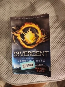 Divergent - Paperback By Roth, Veronica - GOOD - Picture 1 of 1