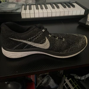 Men’s Nike Size 9 Running Gym Shoes - Picture 1 of 5