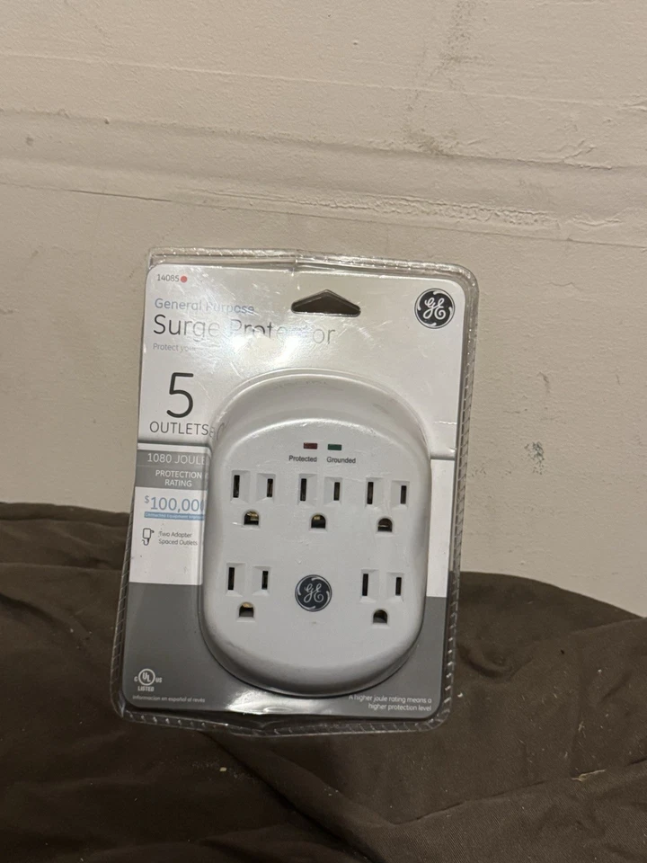 Brand New GE 5-Outlet Surge Protector 1080 Joule - Image 1 of 1