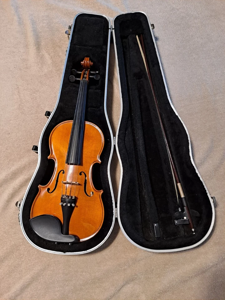 Strunal Model 1750 4/4 Violin With Hard Case  And Bow, Made In Czech Republic  - Image 1 of 4