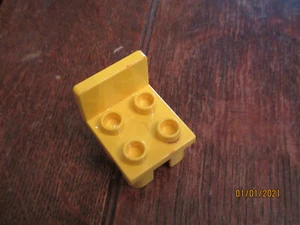 DUPLO LEGO YELLOW CHAIR DOLLS HOUSE GARDEN PLAYFIGURE SPARE REPLACE CAKE TOPPER - Picture 1 of 4