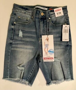 Neu mit Etikett! Größe 0 - Celebrity Pink Junior Lightly Thrashed Denim Bermuda Short - Bild 1 von 2