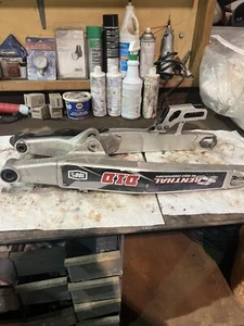 05-07 HONDA CRF250R CRF 250R OEM REAR ARM SWINGARM SWING ARM SUSPENSION MINT - Picture 1 of 17