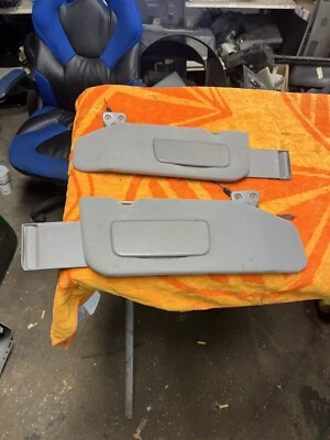 Nissan Altima 1998-2001 LH y RH gris tela iluminada parasoles OEM 99 00 Foto 1 de 4