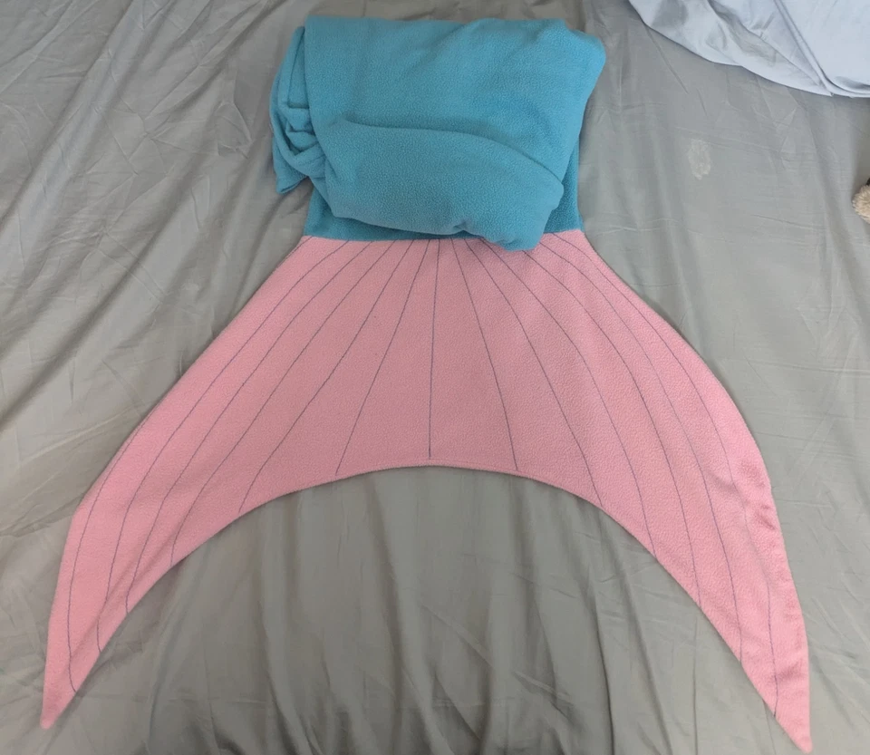 Manta sirena rosa y azul de 7 pies de altura Foto 1 de 1