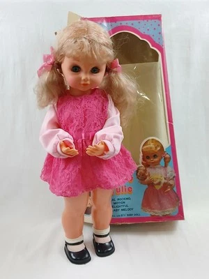 Muñeca musical vintage cuerda 19” música en movimiento Jane Works canción de cuna con caja gráficos Foto 1 de 4