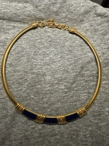 Collana Vintage Monet Tono Oro Smalto Blu Statement Girocollo Firmato L1 - Foto 1 di 10