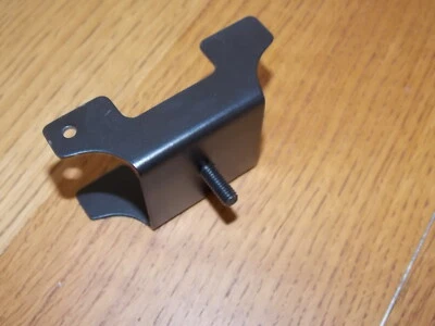 JUEGO DE 4 SOPORTES DE MONTAJE DE TAPA DE ESQUINA PARA PARACHOQUES TRASERO RANGE ROVER CLASSIC Foto 1 de 2