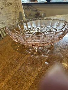 Vintage Large Pink Indiana Glass Footed Fruit Bowl Scalloped Edges - Picture 1 of 5