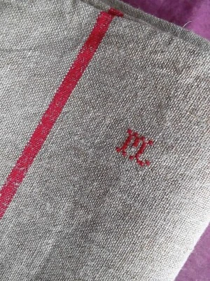 Beau torchon ancien en chanvre MONOGRAMMé à liteaux - Photo 1/3