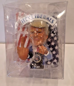 Donald Trump Bobblehead...Bobbling Middle Finger IMPEACH THIS Bobblefingers NUEVO - Imagen 1 de 5