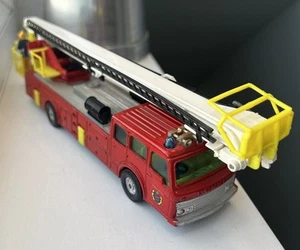 Corgi 1126 Simon Snorkel Fire Engine On Dennis Chassis Vintage Diecast 1977-81 - Picture 1 of 24
