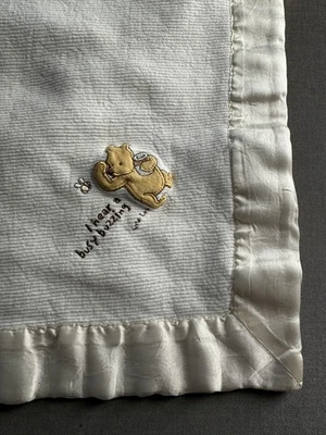 Cobertor de bebê vintage clássico pooh Winnie the Pooh abelhas acabamento acetinado bordado - Imagem 1 de 4
