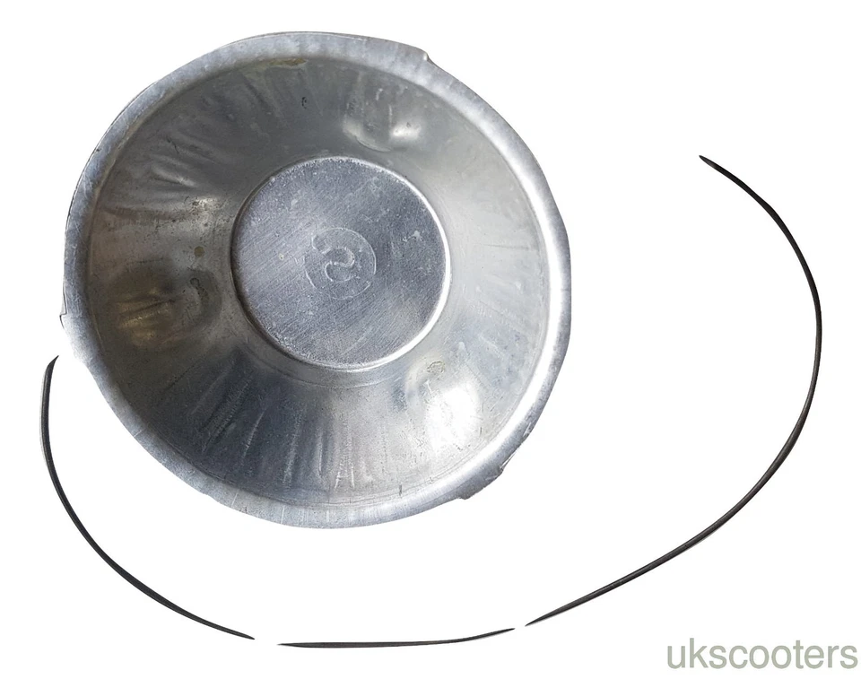 ukscooters LAMBRETTA VOLANTE TAPA ANTIPOLVO CON BLOQUEO DE RESORTE SIL NUEVO  Foto 1 de 1