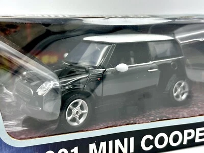 Motor Max 1:18 Scale Diecast Model Car - 2001 Mini Cooper - Image 1 of 4