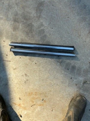 Mitsubishi Sigma Scorpion 1981-1984 ventana trasera molduras cromadas Foto 1 de 2