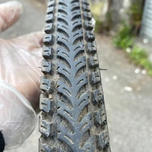 Specialized Crossroads FlakJacket 700 x 38c Puncture Resistant Tyre Hybrid Bike - Picture 1 of 6