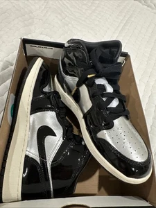 NEW Nike Air Jordan 1 Mid SE GS NBY Black Metallic Gold FZ3938-001 Women 6.5/ 5Y - Picture 1 of 5