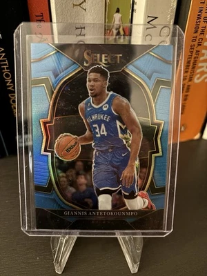 2022-23 Panini Select - Concourse Giannis Antetokounmpo #61 azul claro/299 Foto 1 de 2