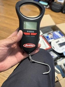 Berkley 50 LB/ 23 KG Fishing Scale. Excellent Condition Needs Battery - Picture 1 of 5