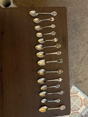 Cucharas de colección de colección 14 cucharas de recuerdo de viaje mezcla de estado y país de EE. UU. Foto 1 de 4