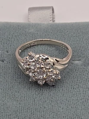 Sterlin Silber CZ Cluster Ring Größe 7 wiegt 2,8 Gramm - Bild 1 von 4
