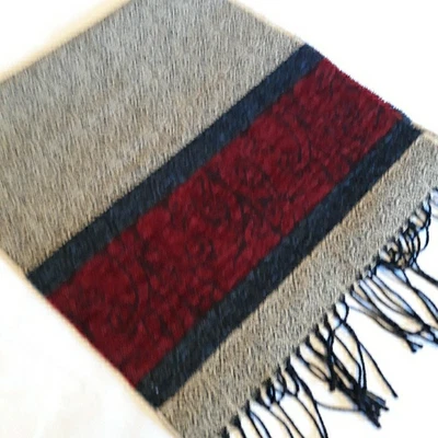 Bufanda tejida larga diseño irlandés clásico Glenaran crema color carbón mezcla de lana Foto 1 de 4