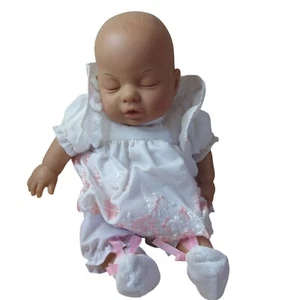 Sitting Baby Girl Music Box 9" Doll SANKYO Send In The Clowns Animatronic - Picture 1 of 6