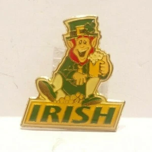 Duende irlandés vintage de metal tono dorado - Imagen 1 de 2