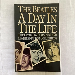 *1st Edition* THE BEATLES: A DAY IN THE LIFE compiled by Tom Schultheiss - 1980 - Picture 1 of 11