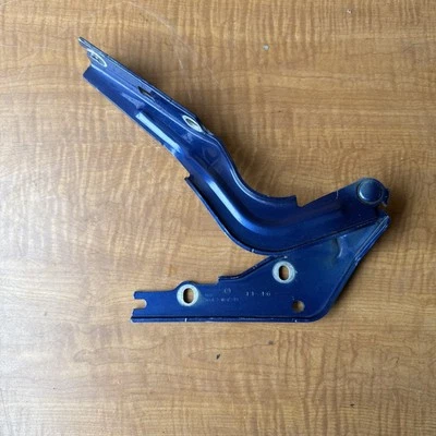 OEM VOLKSWAGEN VW PASSAT 2016-2019 HOOD HINGE RIGHT PASSENGER SIDE BLUE - Image 1 of 4
