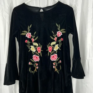 Boohoo Womens Shift Dress Black Red Floral Embroidered Keyhole Long Sleeve 4 - Picture 1 of 12