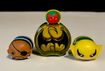 Marvel Tsum Tsum PUÑO DE HIERRO MED NICK FURY MED VISIÓN FIGURAS PEQUEÑAS CON SOPORTE Foto 1 de 4