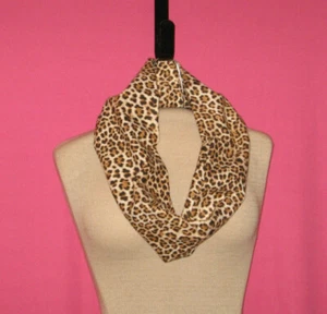 Bufanda de mujer infinita/capucha hecha a mano - franela - estampado animal - talla única - Imagen 1 de 1