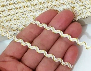 Ca. 1/8"/4mm breit 10-36y weiß mit Gold Metallic Ric Rac Trim Curl Trim L655 - Bild 1 von 10