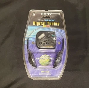 Leer Nuevo de Lote Antiguo Sony AM/FM Walkman Radio SRF-M32 Sintonización Digital Paquete Dañado - Imagen 1 de 9