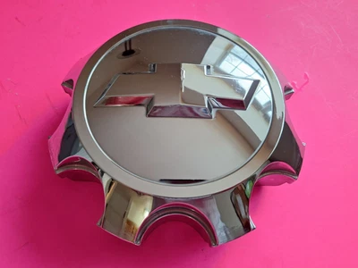 Chevrolet Silverado 2500, 3500 SRW Chrome Original Wheel Center Cap Part 9597789 - Изображение 1 из 3