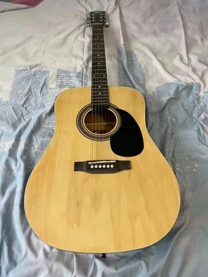 Guitarra acústica Rogue RA-090 Dreadnought usada Foto 1 de 4