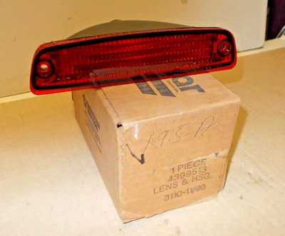 Lámpara de freno de parada Mopar NOS 1982-88 Chrysler LeBaron convertible Foto 1 de 3