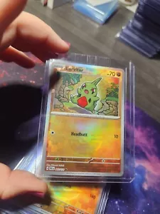 Pokémon PRE EN 2025 Prismatic Evolution Larvitar Poke Ball Holo #47/131 - Imagen 1 de 3